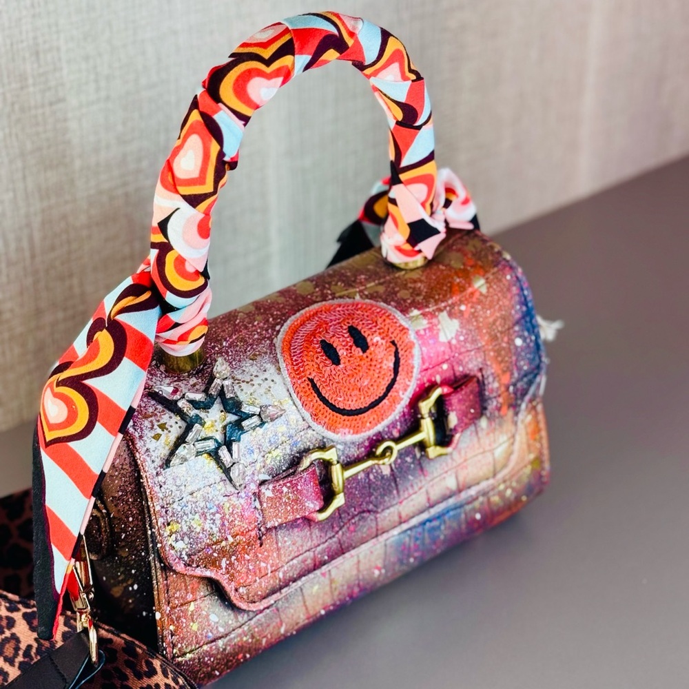 Hand Painted Artsy Purse w/ Detachable Crossbody Strap - Picture 4 of 11
